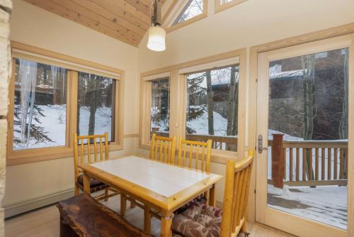 Happy Trails Lodge - image 12