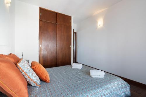 Host Wise - Spacious & Sunny Vintage Apartment at the Beach, Vila do Conde (photo 7)