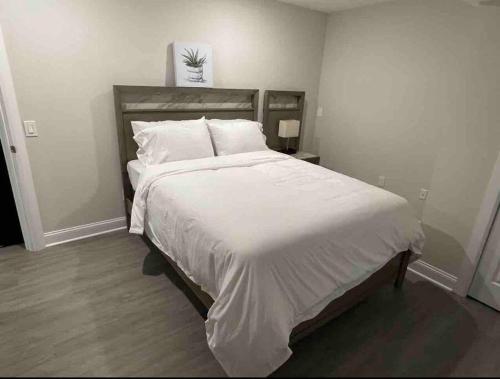 Cozy 2 bedroom near EWR- NYC airport downtown Newark in Newark, USA