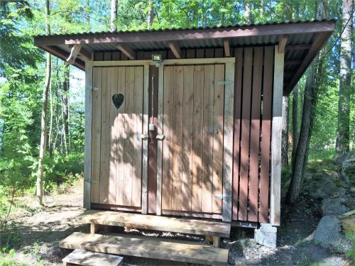 Bathroom, Lappalaisen lomamokit Suviranta in Autio
