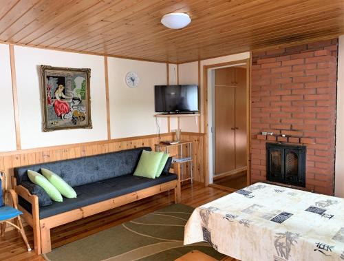 Shared lounge/TV area, Lappalaisen lomamokit Suviranta in Autio