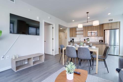 Stylish Condo at Clarendon with Rooftop Views, Arlington (foto 11)