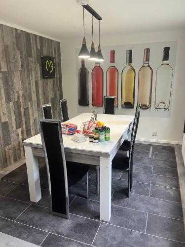 BlaydonBurn - Sleeps 6 - Parking - Garden - HotTub in Blaydon