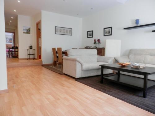 2 bedrooms, 4 beds