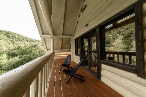 陽台/露台, Vdoma Sheshory in 舍斯賀里