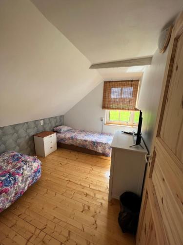 2 twin beds