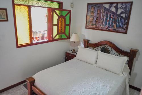 Seven-Bedroom House image 10