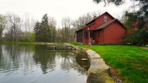 Whimsical Cottage w/ Pond View