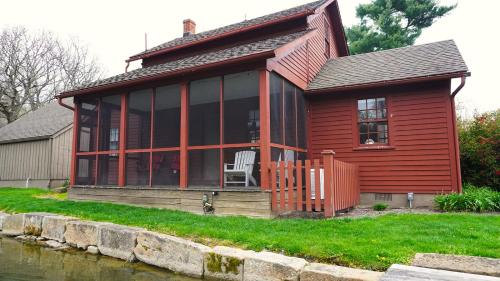 Whimsical Cottage w/ Pond View