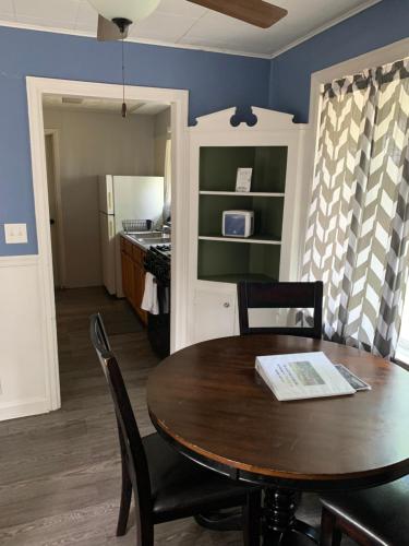 Hidden Haven Cottages in คาดิลแลค (MI)