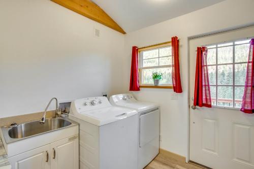 Stunning Ouray Escape with Panoramic Mountain Views! - image 2
