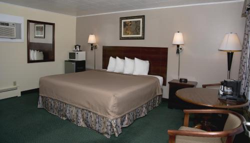 Travelers Inn - image 11