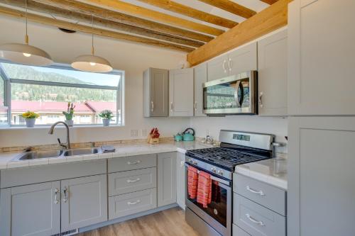 Magnificent Ouray Home with Deck and Mountain Views! - image 6