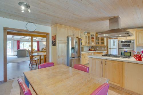 Beautiful Ouray Home with Patio - 3 Mi to Downtown!