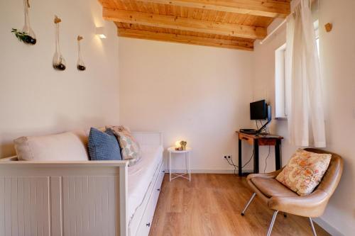 Comfortable Town House in Quiet Area by LovelyStay, Лиссабон (фото 11)