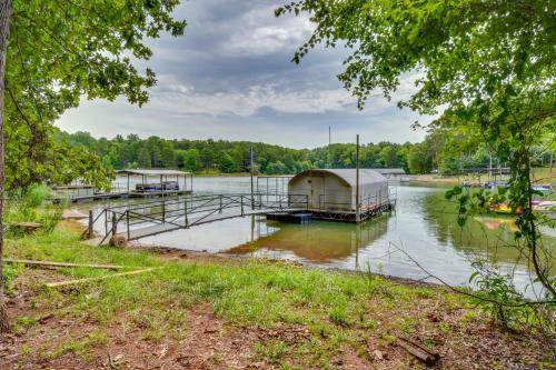 Peaceful Lake Hartwell Gem w/ Boat Dock