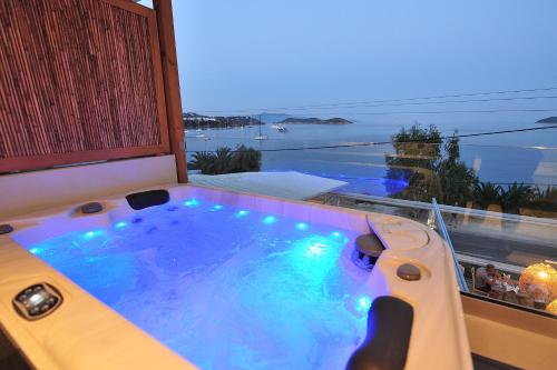 Salty Wave Suites 3