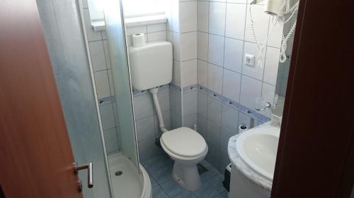 Guest House Lav - image 12