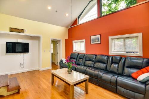 Massachusetts Vacation Rental 5 Mi to Fall River in Somerset, USA