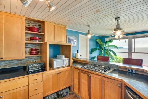 Massachusetts Vacation Rental 5 Mi to Fall River in Somerset, USA