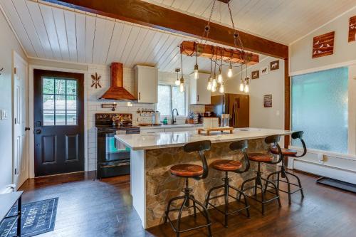 East Stroudsburg Home Near Skiing and Del Water Gap! in East Stroudsburg, USA