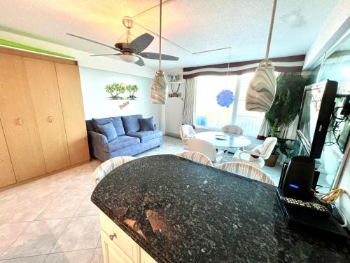 3rd Floor Balcony Beach View Studio Condo in the Beach Club in Daytona Beach, USA