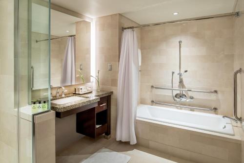 Classic Queen Room with Two Queen Beds and Accessible Tub - Mobility Access