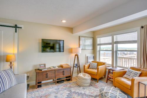 Gorgeous Onekama Condo with Pool and Lake Access! in Onekama, USA