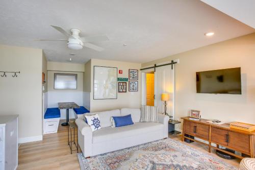 Gorgeous Onekama Condo with Pool and Lake Access! in Onekama, USA