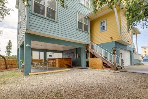 Walk to Indian Rocks Beach - Vibrant Condo in 印度岩石海灘