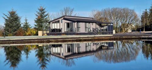 Arranview Lochside Pods & Lodges all with private Hot-tubs Fenwick