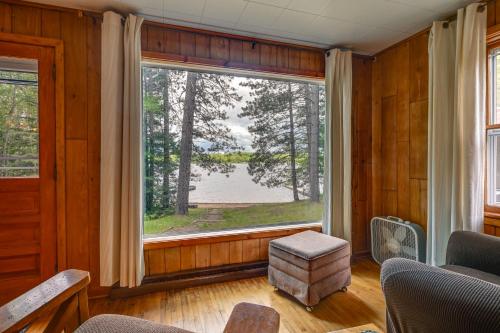 Cozy Echo Lake Cabin Near Snowmobiling Trail! in Mercer, USA