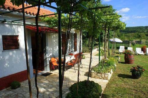 HOUSE VIOLETA in Bartici