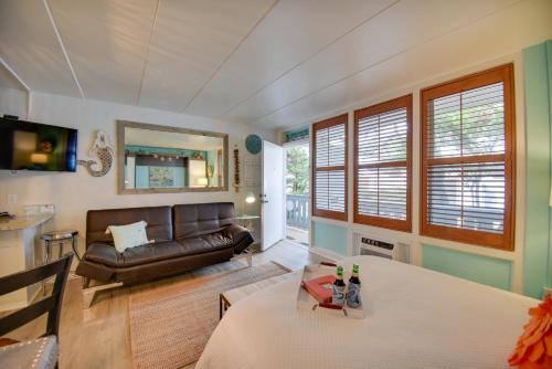 Updated Virginia Beach Studio Steps to the Ocean! - image 2