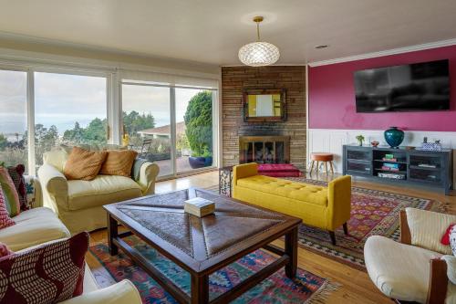 Stunning Bay-View Home in Kensington! in El Cerrito (CA)