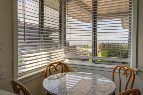 Stunning Bay-View Vacation Rental in Kensington!