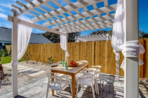 Classy Bohemian Beach Cabana- Close to Beach in St. Augustine, USA