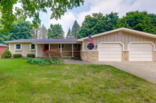 Hart Haven with Cozy Fireplace, Deck and Grill! in Hart, USA