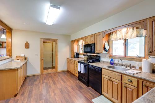 Hart Haven with Cozy Fireplace, Deck and Grill! in Hart, USA