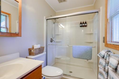 Hart Haven with Cozy Fireplace, Deck and Grill! Hart Haven with Cozy Fireplace, Deck and Grill!