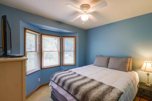 Hart Haven with Cozy Fireplace, Deck and Grill! Hart Haven with Cozy Fireplace, Deck and Grill!