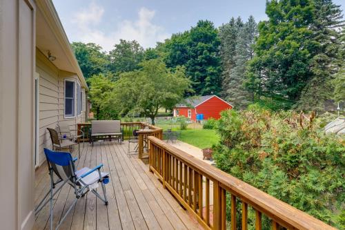 Hart Haven with Cozy Fireplace, Deck and Grill! Hart Haven with Cozy Fireplace, Deck and Grill!
