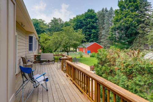 Hart Haven with Cozy Fireplace, Deck and Grill!