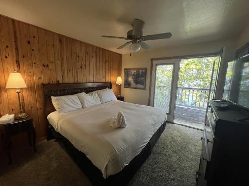 C10 - Lake view two bedroom, two bath log-sided, luxury Harbor North loft cottage with hot tub overlooking Lake Ouachita, Mount Ida (foto 6)