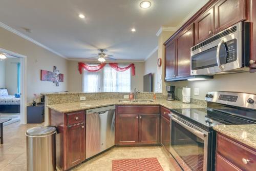 Colorful 1st-Floor Condo Walk to Galveston Beach! - image 7