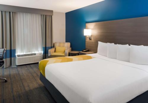 Holiday Inn Express & Suites Eastland - main image