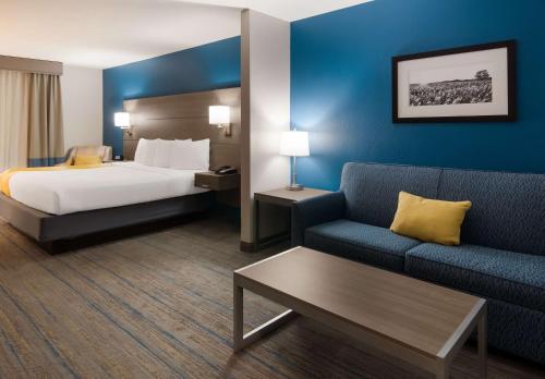 Holiday Inn Express & Suites Eastland - image 7