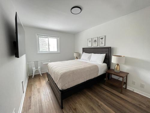 Letitia Heights !D Quiet and Stylish Private Bedroom with Shared Bathroom - Accommodation - Barrie