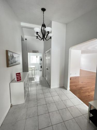 Letitia Heights !D Quiet and Stylish Private Bedroom with Shared Bathroom in Barrie