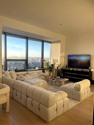 Luxury Highrise Condo Downtown LA